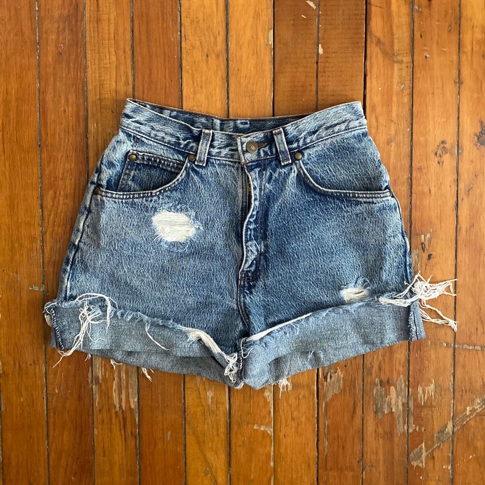 Vintage Levis Cutoff Mom Shorts - Picture 3 of 7